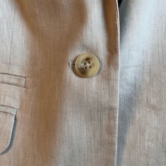 Beige or oatmeal coloured suiting blazer - Picture 6 of 8